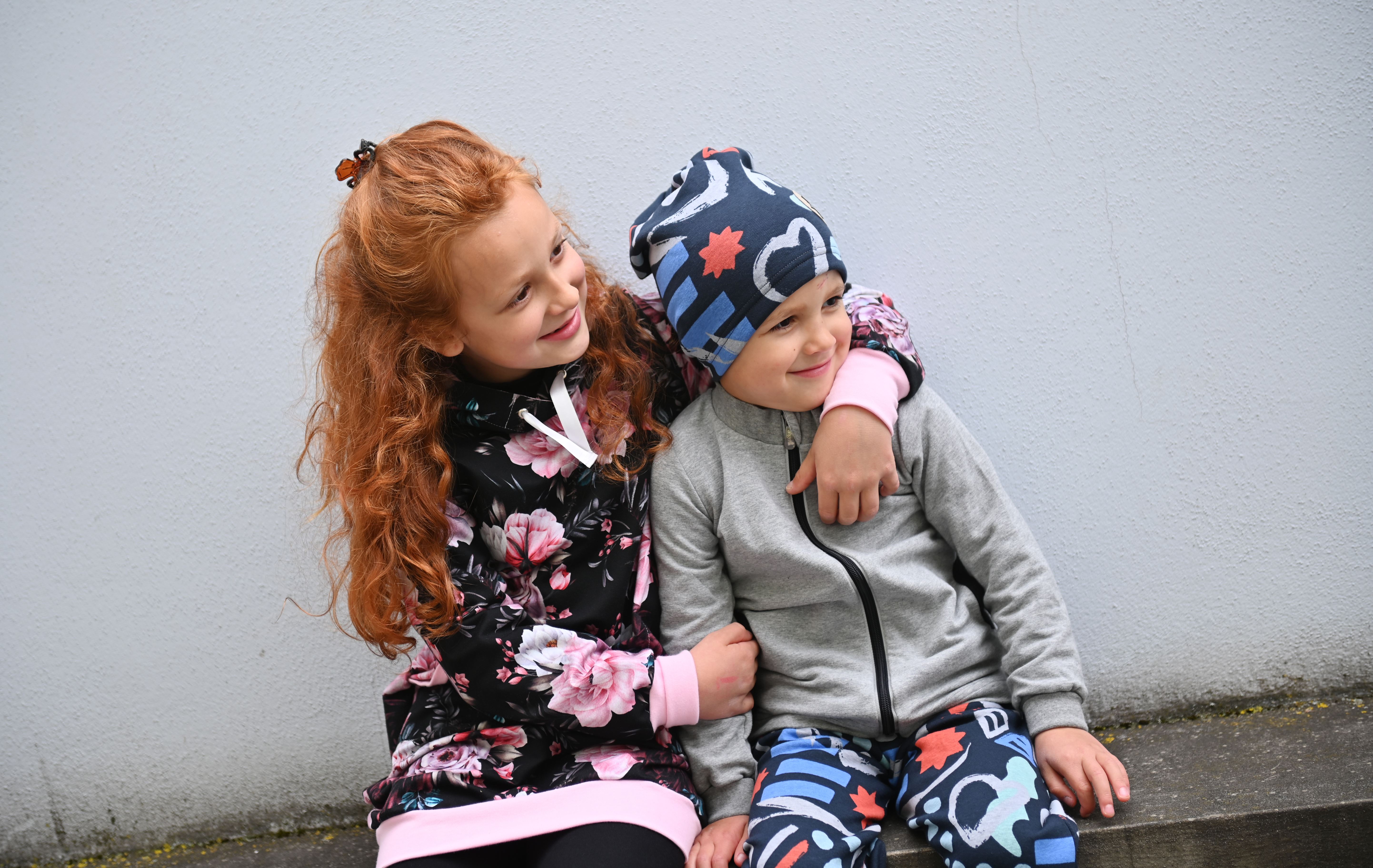 Čepice spadlá hřejivá - černá vzor 4 | 45-48 cm