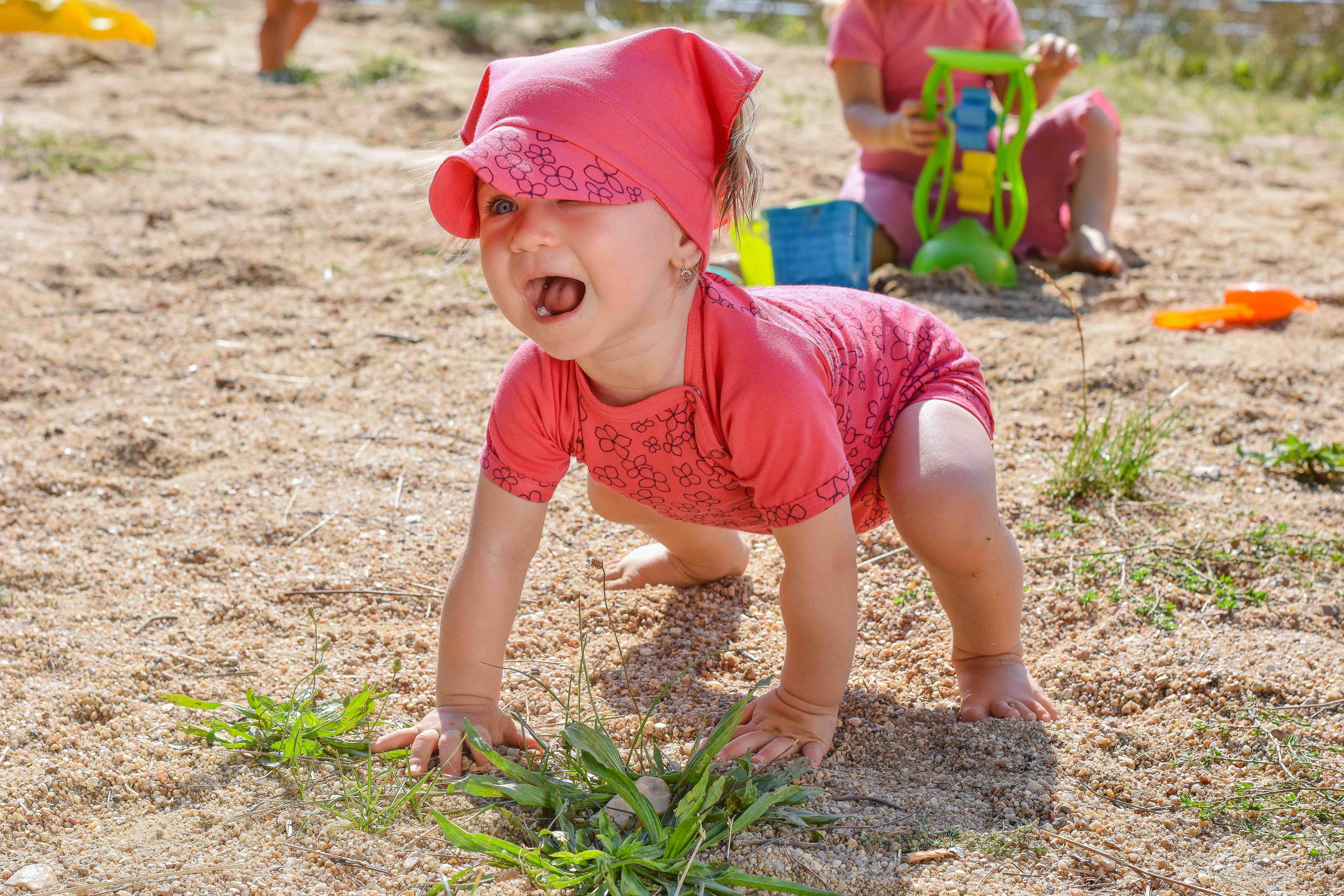 Šátek tenký kšilt Outlast® - jahodová/jahodová kytičky 3 | 42-44 cm