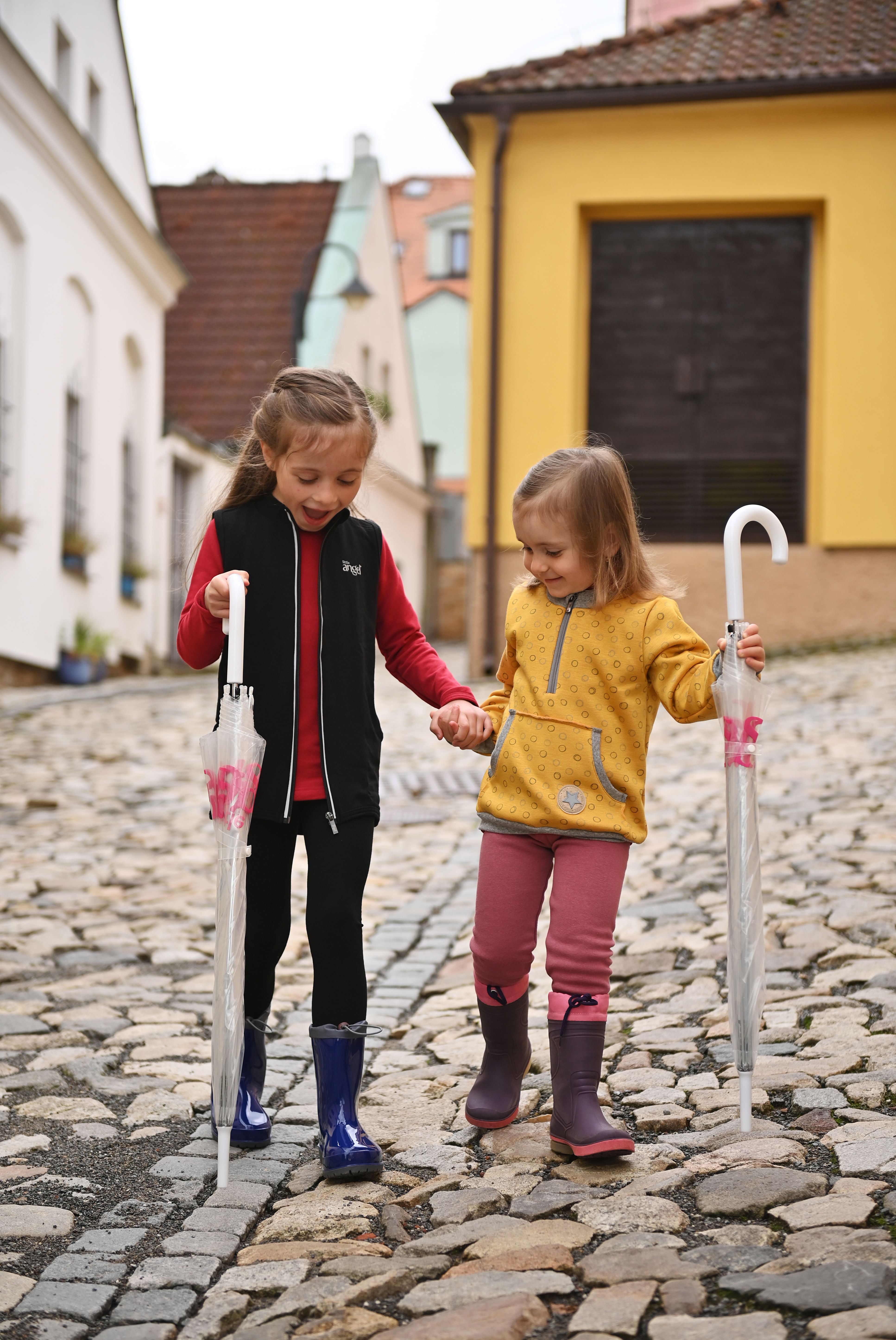 Mikina hřejivá kapsa - okrová 110