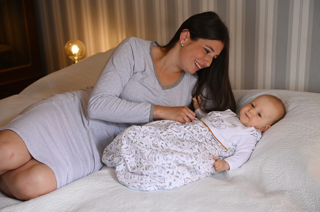 Noční košile tenká DR Outlast® - pruh bílošedý melír L